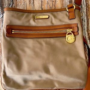 Michael kors crossbody bag